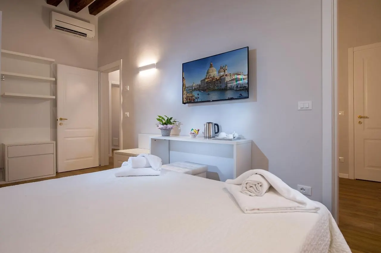 Ca' Giusta Hotel Venice 2*,